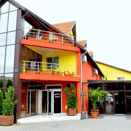 Hotel Andrei Cîmpia Turzii Exteriör bild