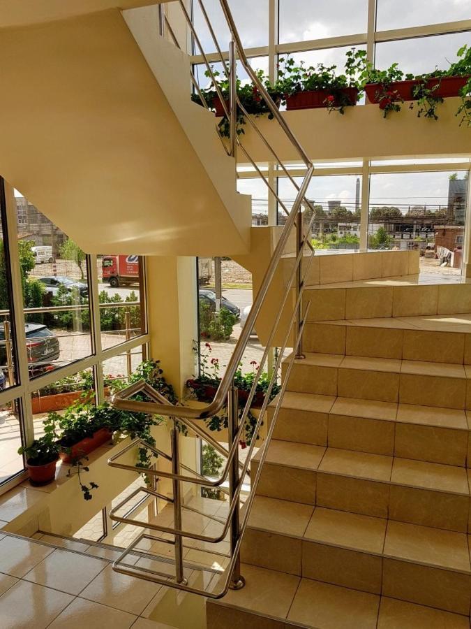 Hotel Andrei Cîmpia Turzii Exteriör bild