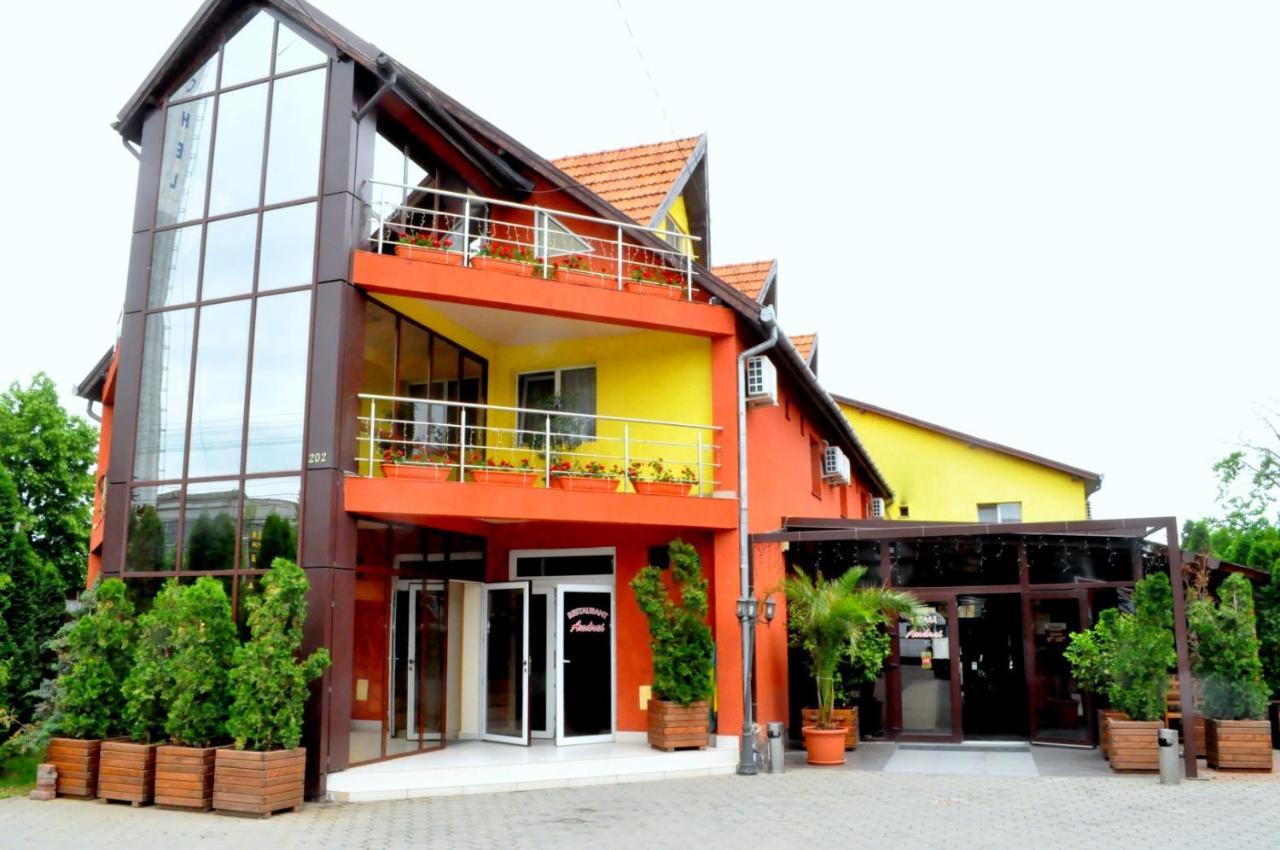 Hotel Andrei Cîmpia Turzii Exteriör bild