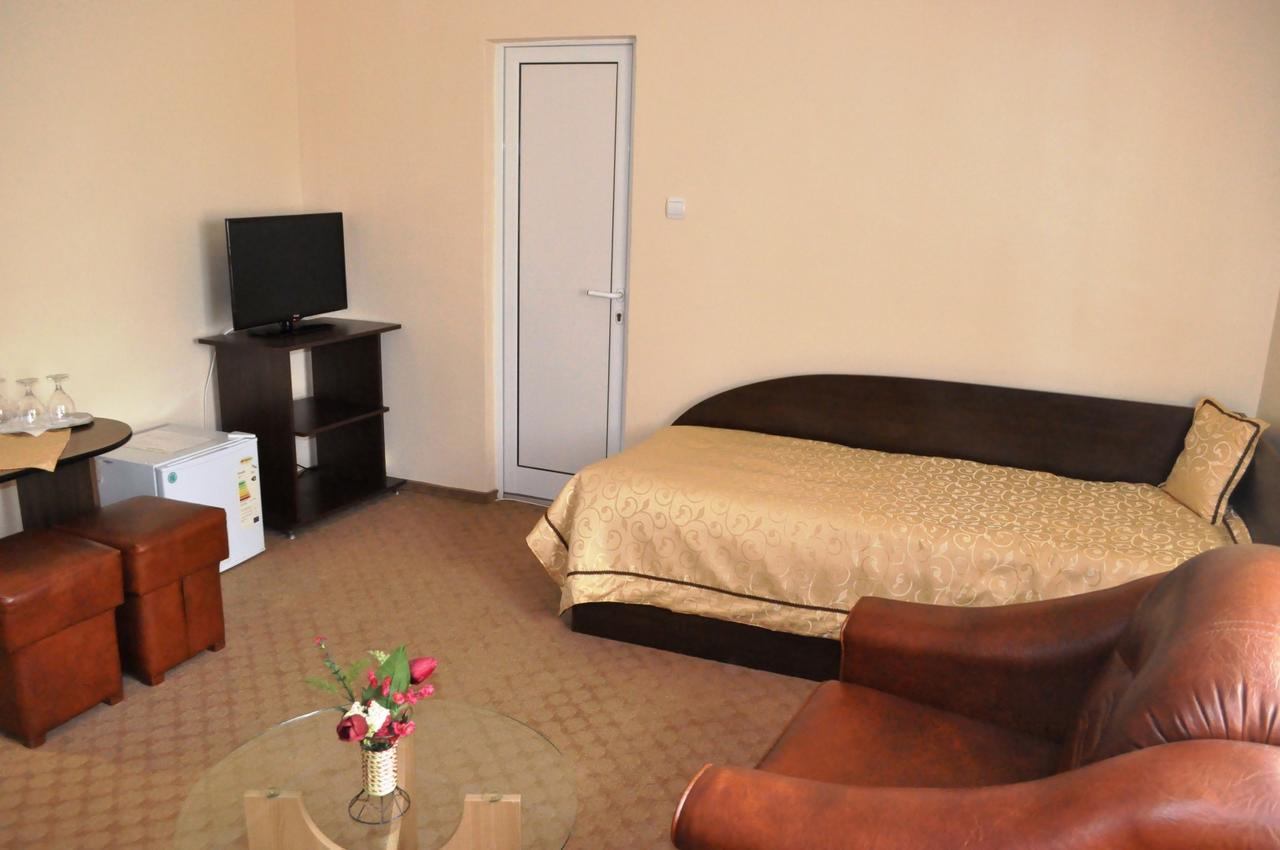 Hotel Andrei Cîmpia Turzii Exteriör bild