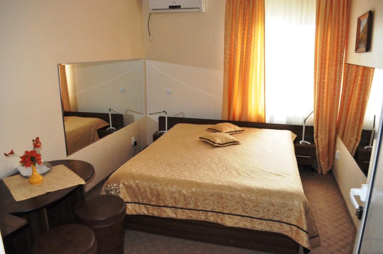 Hotel Andrei Cîmpia Turzii Exteriör bild